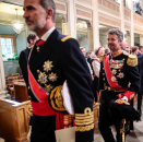 Kong Felipe forlater Slottskapellet, fulgt av Kronprins Frederik og Kronprinsesse Victoria. Foto: Lise Åserud / NTB scanpix
